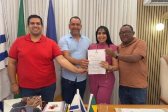 deputada-janad-articula-envio-de-caminhao-pipa-para-reforcar-combate-a-incendios-em-couto-magalhaes