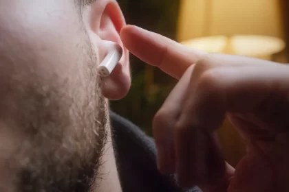 com-que-frequencia-limpar-seus-fones-sem-fio?-veja-o-ideal