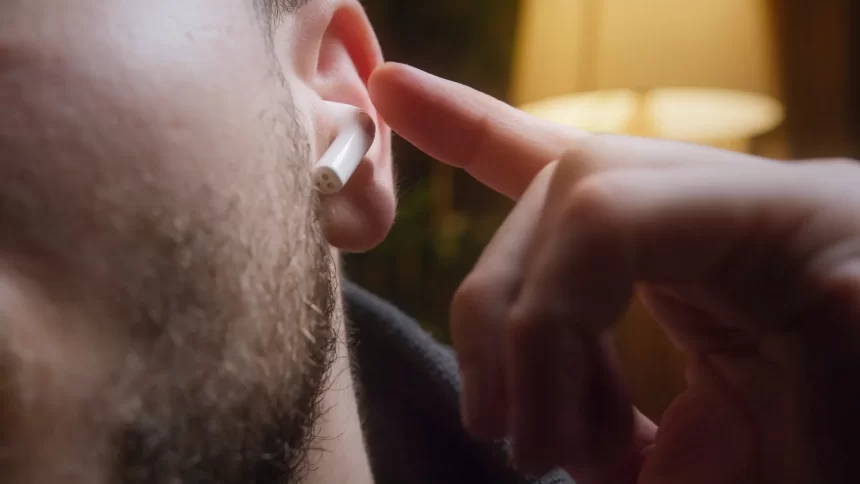 com-que-frequencia-limpar-seus-fones-sem-fio?-veja-o-ideal