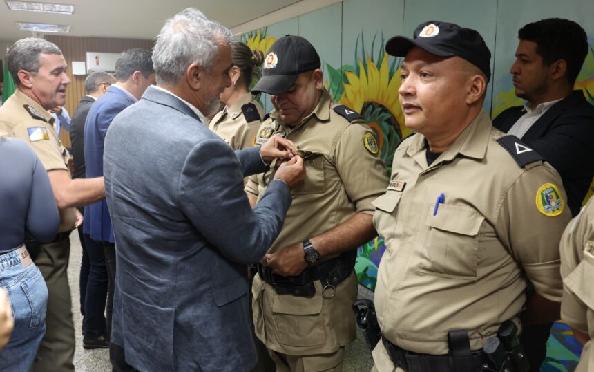 policiais-militares-recebem-homenagens-em-solenidade-na-assembleia-legislativa