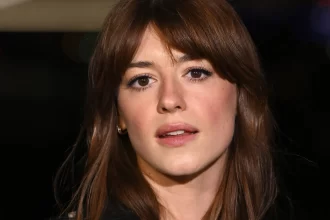 atriz-daisy-edgar-jones-revela-luta-contra-a-endometriose