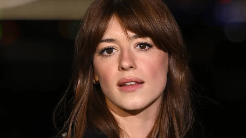 atriz-daisy-edgar-jones-revela-luta-contra-a-endometriose