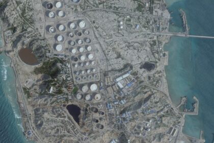 ira-incendeia-petroleiro-gigante-perto-de-dubai-apos-alertas-de-trump