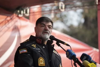 manifestantes-serao-tratados-como-inimigos,-diz-chefe-da-policia-nacional-do-ira