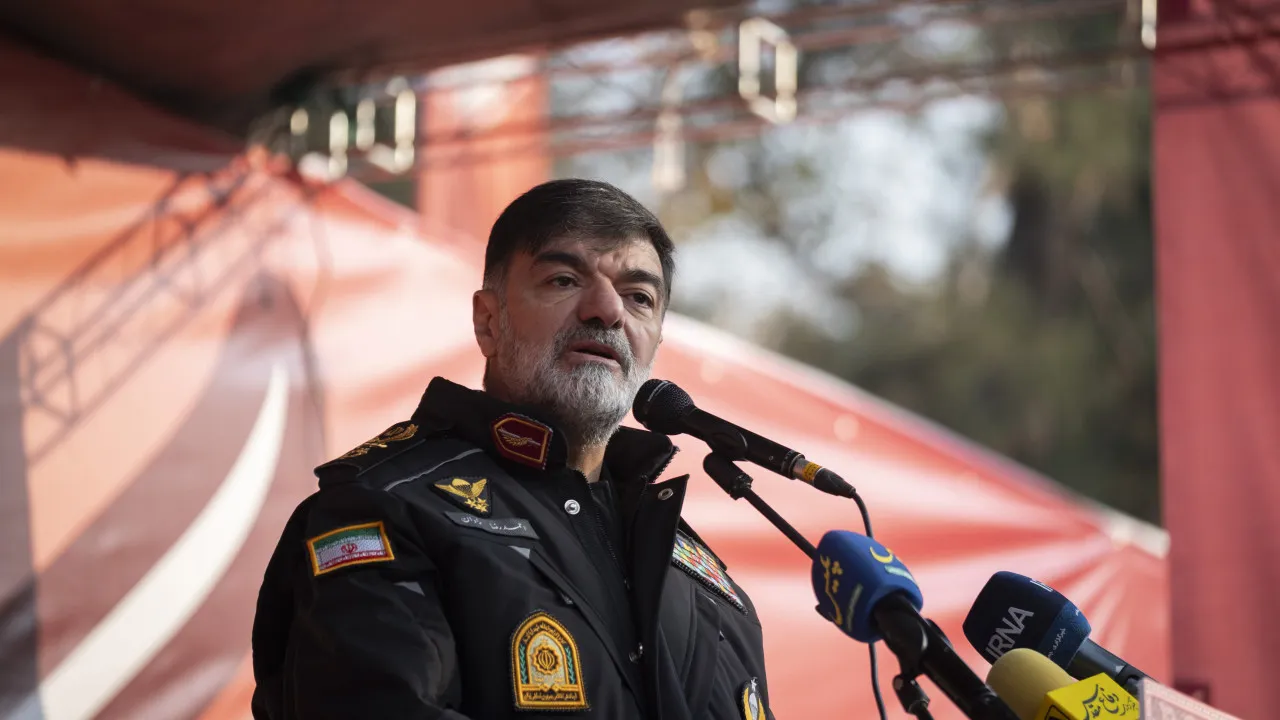 manifestantes-serao-tratados-como-inimigos,-diz-chefe-da-policia-nacional-do-ira