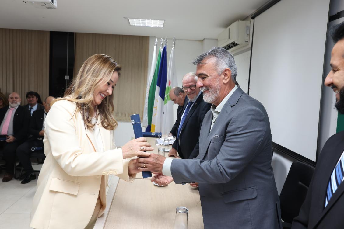 amelio-cayres-destaca-papel-da-educacao-superior-em-formatura-da-adesg