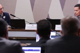 cpi-do-crime-organizado-aprova-convocacao-de-claudio-castro-e-ibaneis