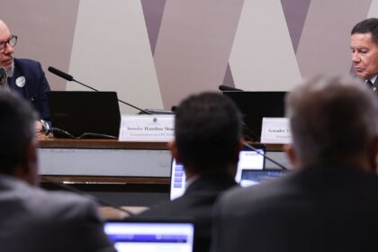 cpi-do-crime-organizado-aprova-convocacao-de-claudio-castro-e-ibaneis