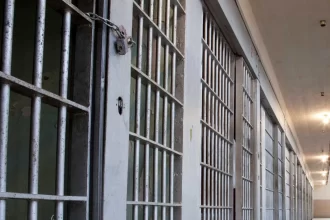 adolescente-fica-tres-dias-em-delegacia-por-falta-de-vaga-de-internacao-no-es