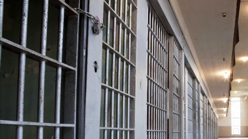 adolescente-fica-tres-dias-em-delegacia-por-falta-de-vaga-de-internacao-no-es