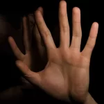 pai-e-filho-sao-presos-por-abusar-de-funcionaria-mantida-em-cativeiro