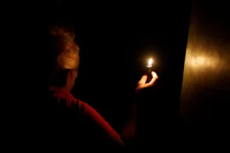 ira-preve-asia-ocidental-‘no-escuro’-se-eua-atingirem-rede-eletrica-do-pais