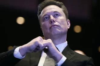 elon-musk-diz-que-prisao-de-moraes-‘esta-a-caminho’-por-envolvimento-com-banco-master
