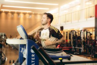 flamengo:-saul-inicia-atividades-no-campo-e-avanca-em-processo-de-recuperacao-de-cirurgia