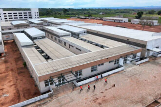 com-previsao-de-entrega-para-o-segundo-semestre,-governo-do-tocantins-avanca-na-construcao-do-hospital-geral-de-araguaina