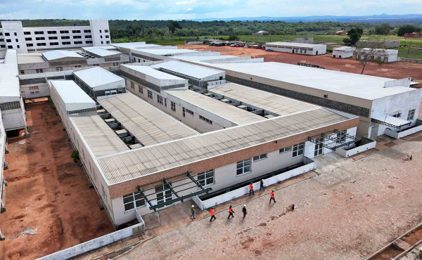 com-previsao-de-entrega-para-o-segundo-semestre,-governo-do-tocantins-avanca-na-construcao-do-hospital-geral-de-araguaina