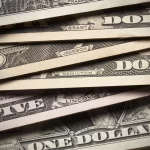 dolar-fecha-em-forte-alta-e-vai-a-r$-5,31,-com-eua-e-guerra-no-ira-no-radar;-bolsa-cai