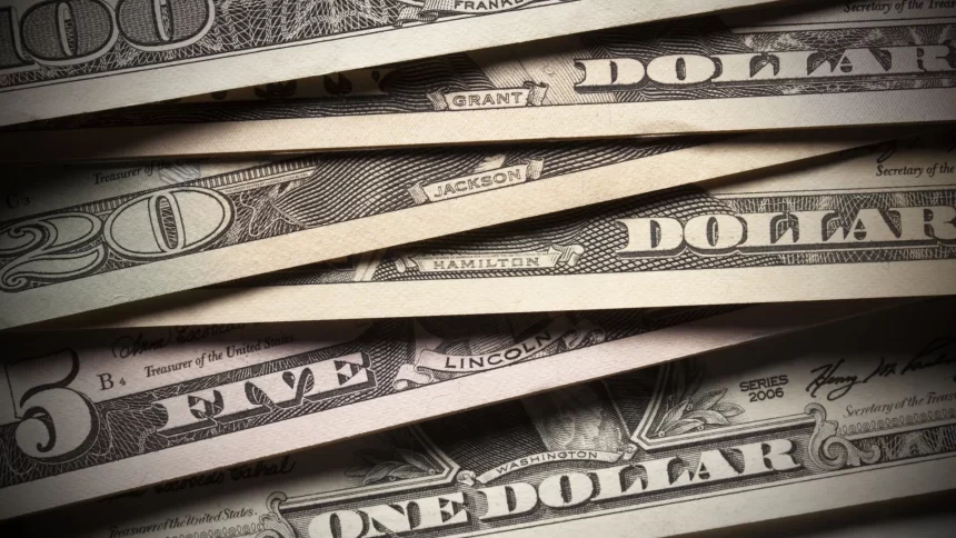 dolar-fecha-em-forte-alta-e-vai-a-r$-5,31,-com-eua-e-guerra-no-ira-no-radar;-bolsa-cai