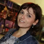 monica-iozzi-agradece-apoio-apos-ter-sido-internada-com-quadro-de-acatisia