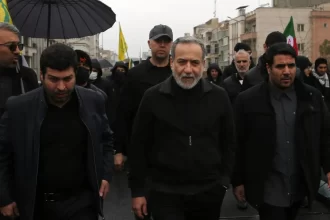 ira-discute-guerra-com-franca-e-alerta-para-risco-de-escalada