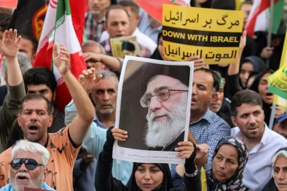 israel-diz-ter-destruido-aviao-que-era-usado-por-ali-khamenei-no-ira