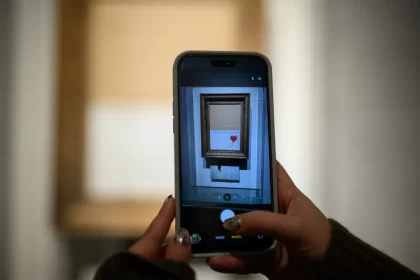 investigacao-aponta-possivel-identidade-do-misterioso-artista-banksy