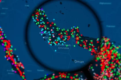 paises-recusam-ajuda-a-trump-no-estreito-de-hormuz;-ira-ataca-oleoduto