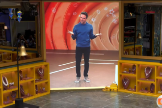 apos-big-fone,-tadeu-schmidt-adverte-participantes-do-‘bbb-26’-e-anuncia-recompensa-de-r$-10-mil-para-samira;-entenda