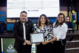 camara-municipal-de-araguaina-homenageia-professora-por-representar-o-tocantins-no-premio-educador-transformador