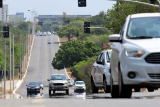 governador-wanderlei-barbosa-assina-proposta-de-isencao-do-ipva-por-dois-anos-para-carros,-caminhoes-e-onibus-eletricos-e-hibridos-–-secom-to