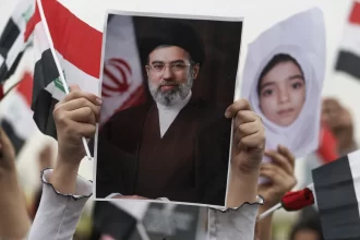 mojtaba-khamenei-teria-escapado-da-morte-por-segundos,-revela-audio