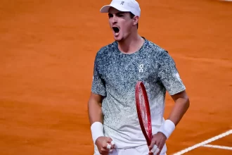 joao-fonseca-vence-duelo-de-quase-2h-e-encara-alcaraz-na-segunda-rodada-do-miami-open