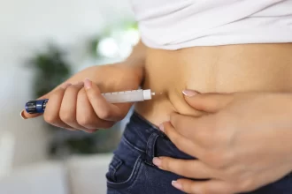 mulheres-de-40-a-49-anos-lideram-compra-de-canetas-emagrecedoras-no-pais