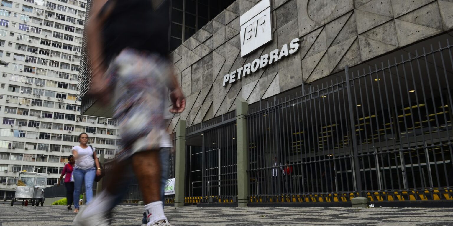 petrobras-diz-que-esta-entregando-todo-o-combustivel-produzido