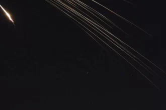 paises-do-golfo-interceptam-misseis-e-drones-apos-ataques-do-ira