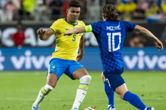 casemiro-revela-elogio-de-modric-a-selecao-e-cita-resiliencia-no-ciclo:-‘inumeras-dificuldades’
