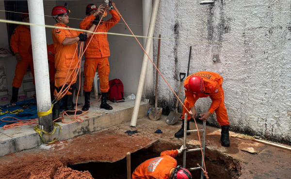 bombeiros-militares-resgatam-trabalhador-soterrado-em-araguaina-–-bombeiros-to