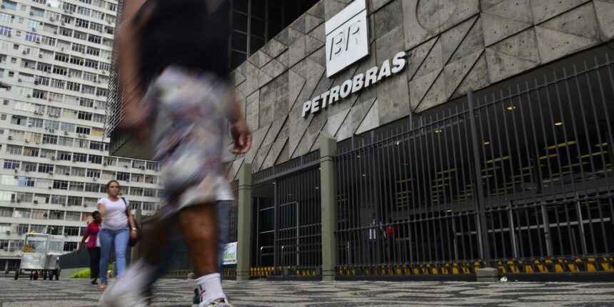 petrobras-reajusta-preco-do-querosene-de-aviacao-em-55%