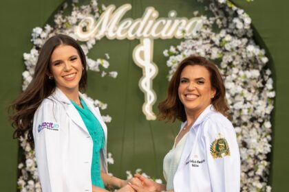 mae-e-filha-estudaram-juntas-para-passar-em-medicina-e-agora-dividem-a-mesma-sala-de-aula