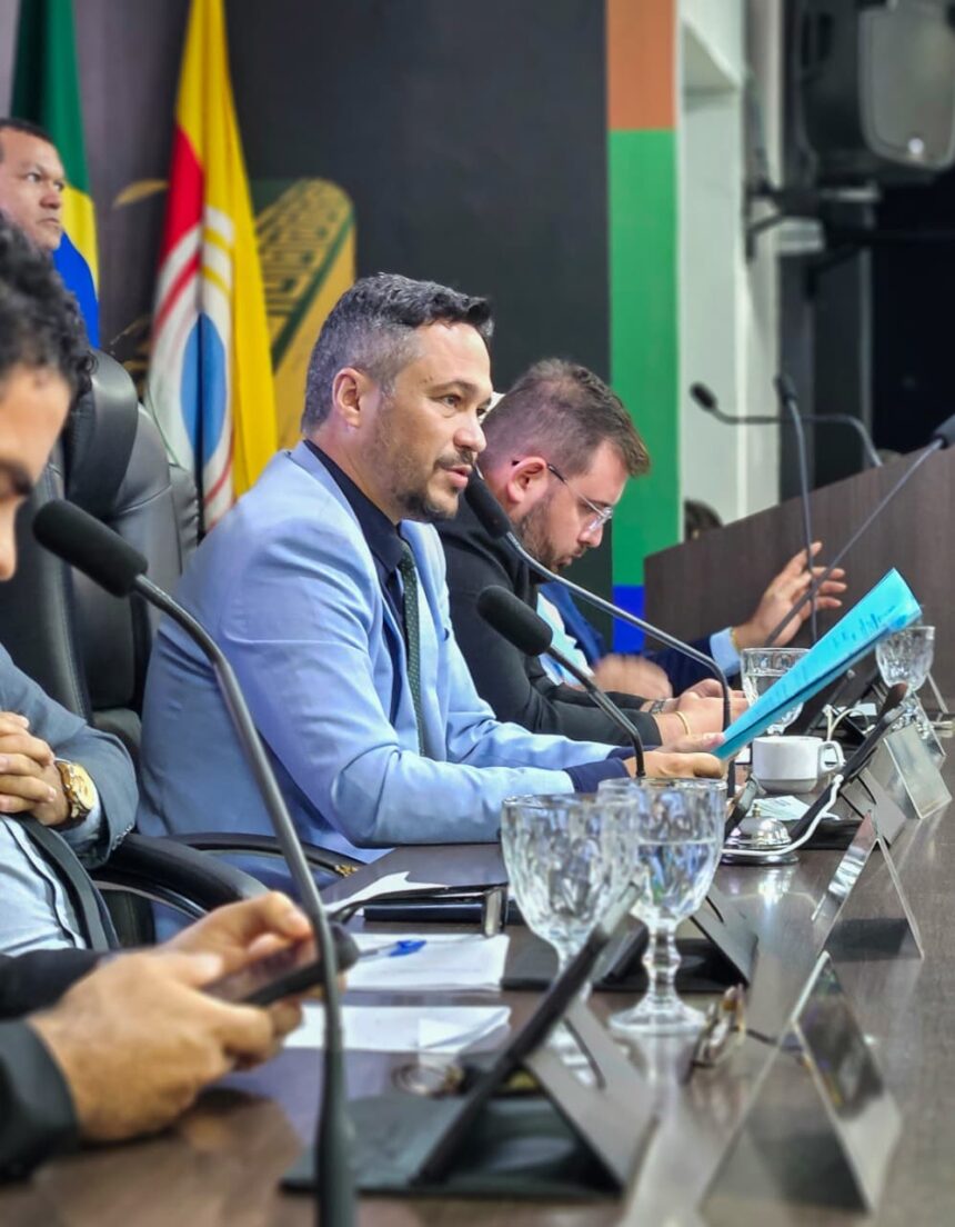 camara-de-araguaina-aprecia-projetos-voltados-a-educacao,-inclusao-social-e-valorizacao-do-servidor-em-sessao-ordinaria