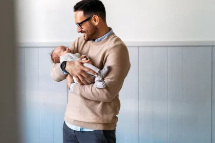 novos-prazos-para-licenca-paternidade-valem-a-partir-de-2027;-entenda