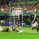 coritiba-marca-no-fim-e-arranca-empate-do-vasco-no-couto-pereira