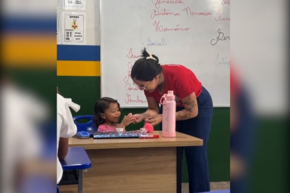 ‘grata-pelo-apoio’,-diz estudante-que-teve-ajuda-de-professora-para-cuidar-da-filha-durante-aula