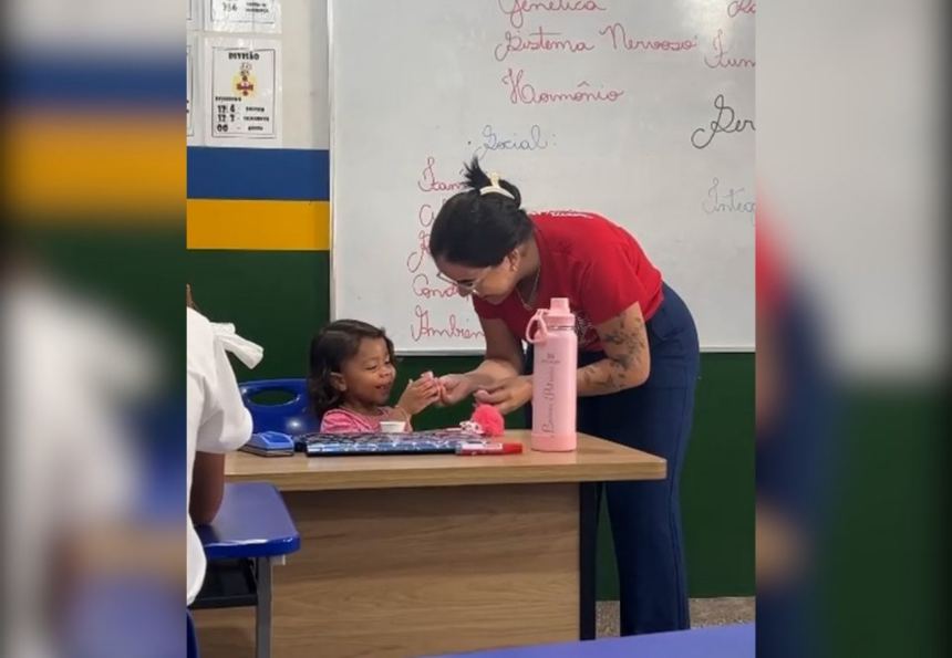 ‘grata-pelo-apoio’,-diz estudante-que-teve-ajuda-de-professora-para-cuidar-da-filha-durante-aula