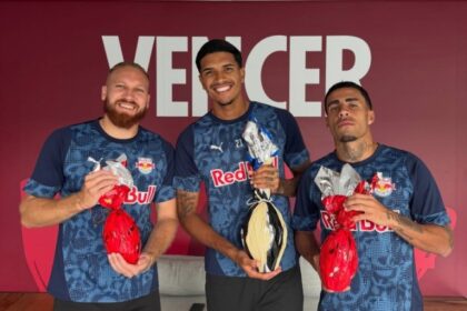 chocolate?-autores-dos-gols-da-vitoria-do-bragantino-contra-o-flamengo-recebem-ovos-de-pascoa