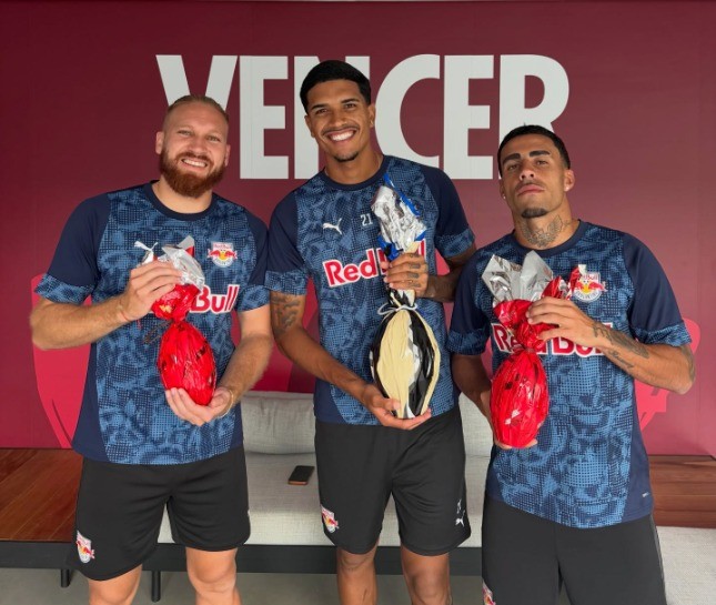 chocolate?-autores-dos-gols-da-vitoria-do-bragantino-contra-o-flamengo-recebem-ovos-de-pascoa