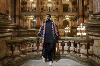 nego-alvaro-leva-o-samba-ao-teatro-municipal-ao-completar-dez-anos-de-carreira