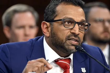 depois-de-noem-e-bondi,-trump-pondera-afastar-diretor-do-fbi