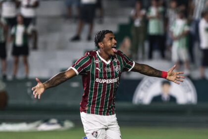 fluminense-sai-atras,-mas-busca-empate-com-coritiba-fora-de-casa