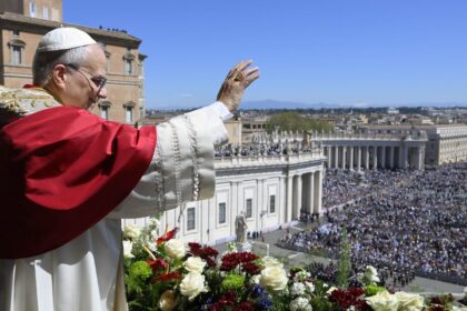 “estamos-nos-tornando-indiferentes-a-violencia”,-alerta-papa-leao-xiv